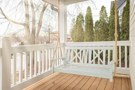 Downtown Luxury Farmhouse Apartment #4 West Dundee Exterior photo