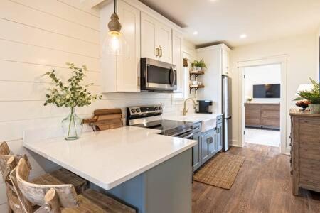Downtown Luxury Farmhouse Apartment #4 West Dundee Exterior photo